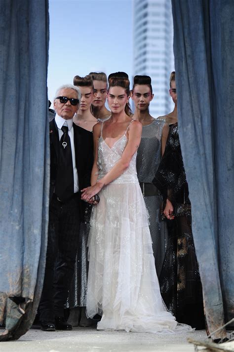 vestito chanel collezione|12 look Chanel Haute Couture visti sul red carpet .